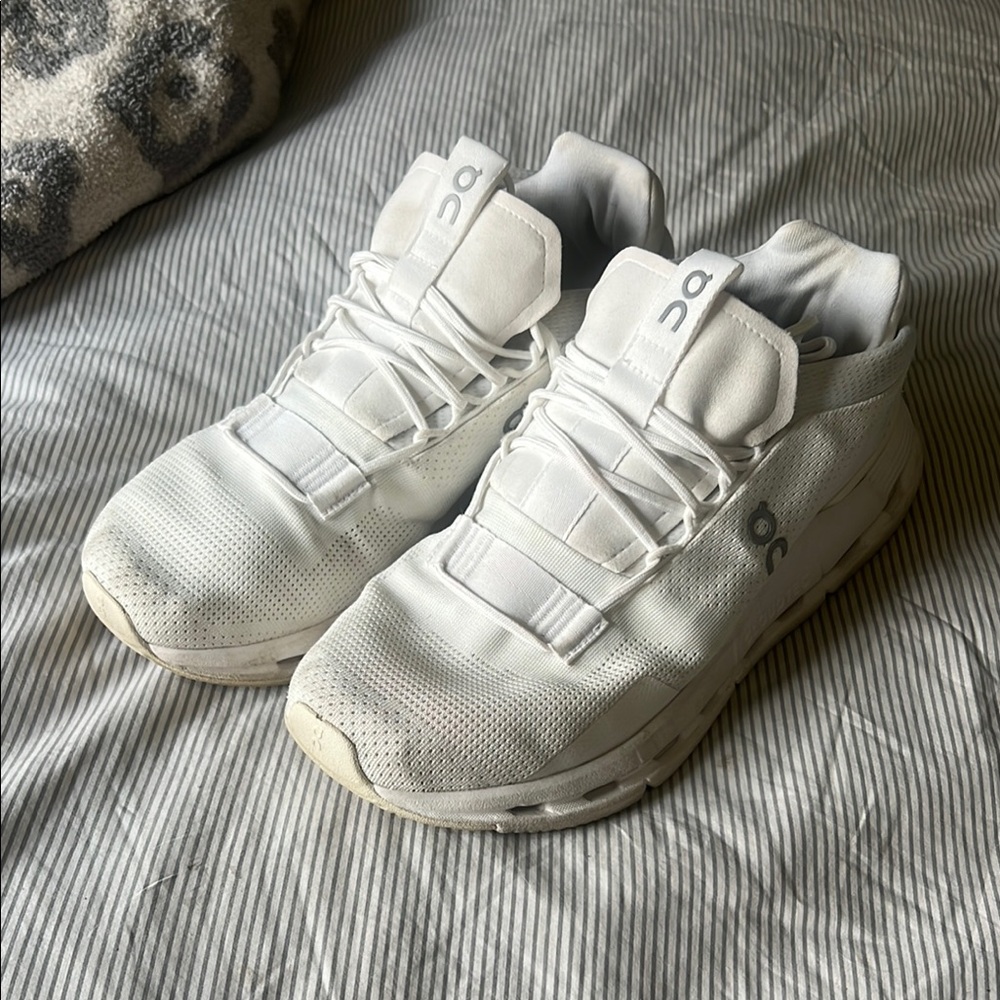 On Running White Athletic Shoes || Cloudnova